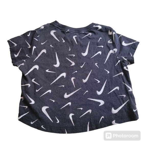 Girl's Youth Size Medium Cropped Nike Tee - Picture 2 of 4